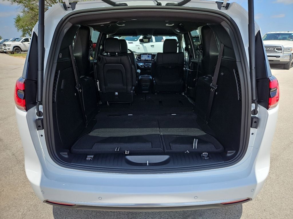 2027 Chrysler Pacifica PACIFICA SELECT