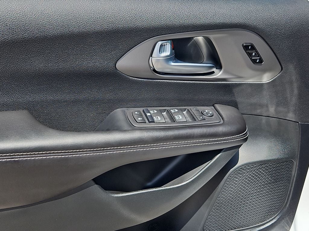 2027 Chrysler Pacifica PACIFICA SELECT