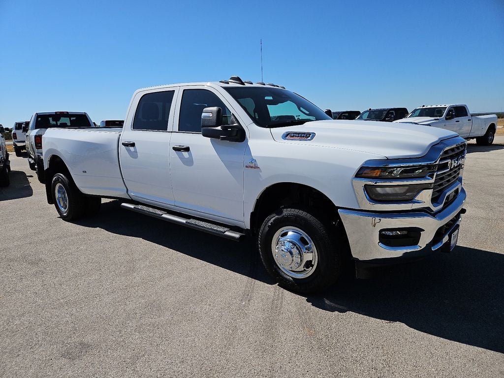 2027 RAM 3500 RAM 3500 TRADESMAN CREW CAB 4X4 8' BOX