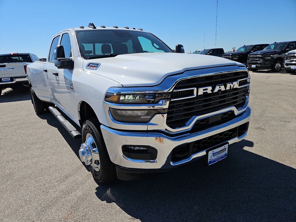 2027 RAM 3500 RAM 3500 TRADESMAN CREW CAB 4X4 8' BOX