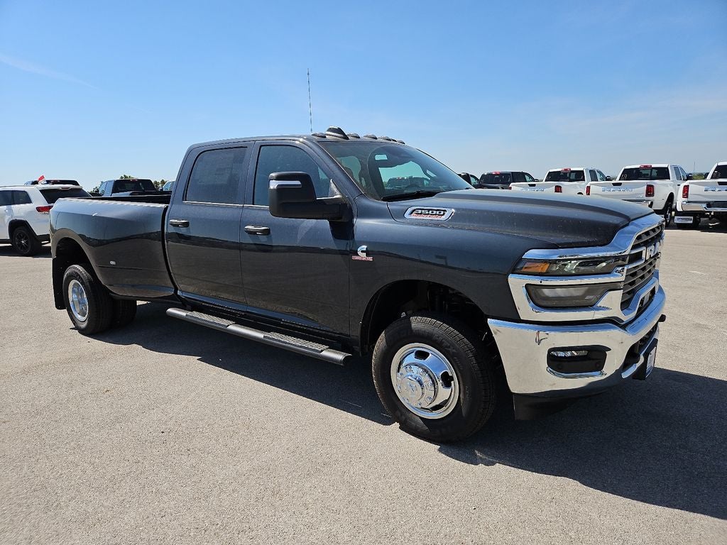 2026 RAM 3500 RAM 3500 TRADESMAN CREW CAB 4X4 8' BOX