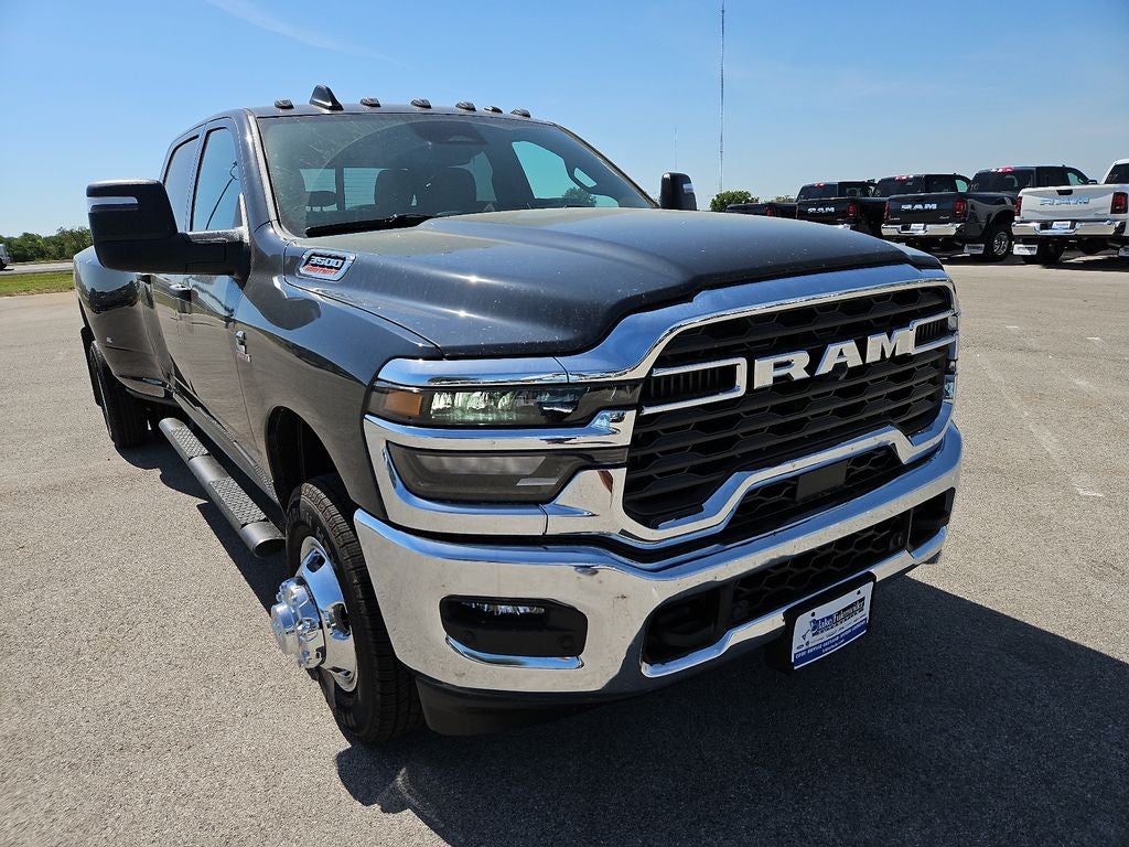2026 RAM 3500 RAM 3500 TRADESMAN CREW CAB 4X4 8' BOX