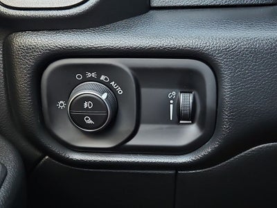 2027 RAM 3500 RAM 3500 TRADESMAN CREW CAB 4X4 8' BOX