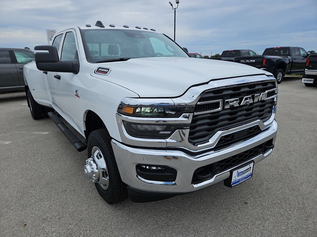 2026 RAM 3500 RAM 3500 TRADESMAN CREW CAB 4X4 8' BOX