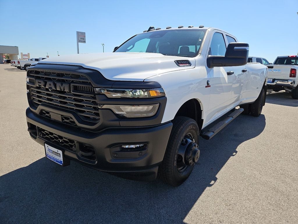 2027 RAM 3500 RAM 3500 TRADESMAN CREW CAB 4X4 8' BOX
