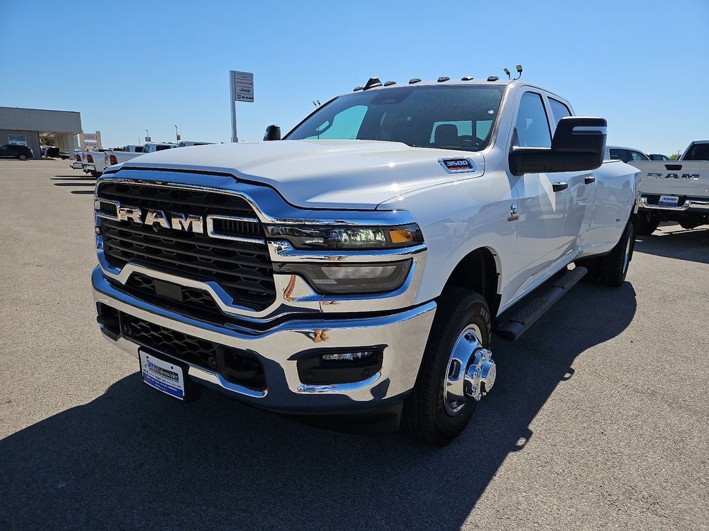 2027 RAM 3500 RAM 3500 TRADESMAN CREW CAB 4X4 8' BOX