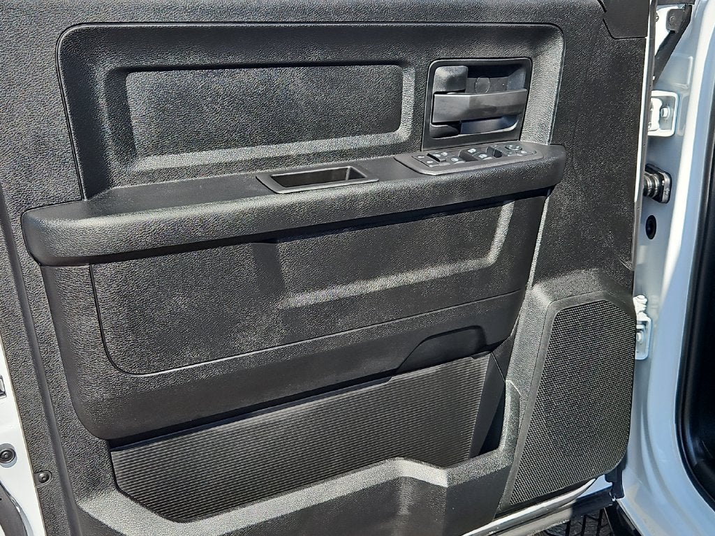 2027 RAM 3500 RAM 3500 TRADESMAN CREW CAB 4X4 8' BOX