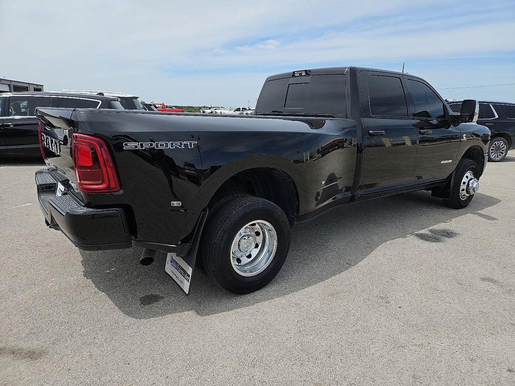 2026 RAM 3500 Laramie Crew Cab 4x4 8' Box