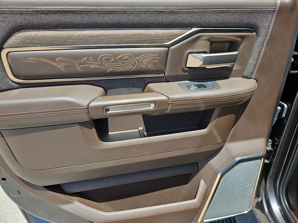 2026 RAM 3500 RAM 3500 LIMITED LONGHORN CREW CAB 4X4 8' BOX