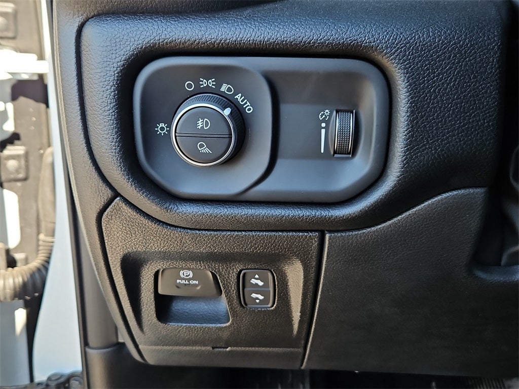 2025 RAM Ram 1500 RAM 1500 LONE STAR CREW CAB 4X2 5'7' BOX