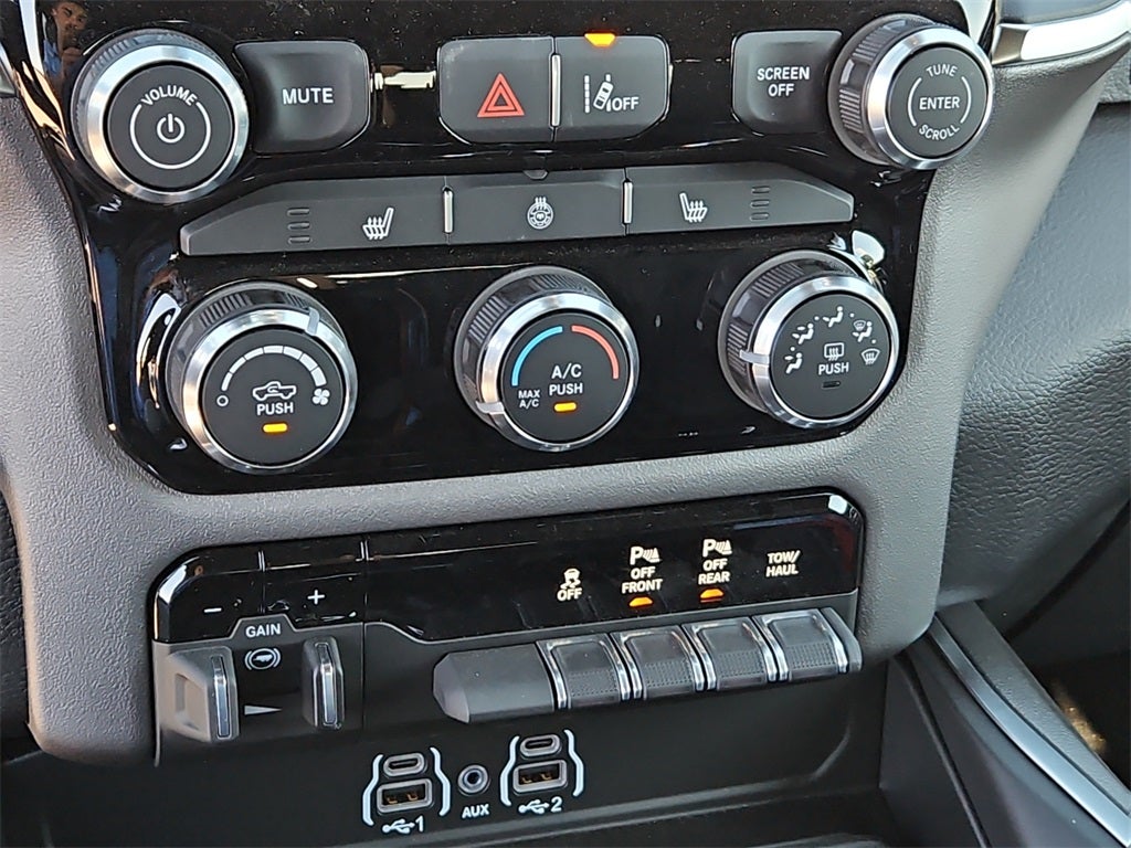 2025 RAM Ram 1500 RAM 1500 LONE STAR CREW CAB 4X2 5'7' BOX