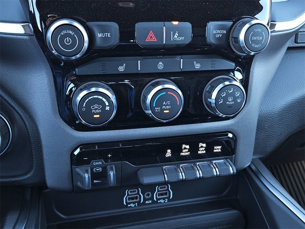 2025 RAM Ram 1500 RAM 1500 LONE STAR CREW CAB 4X2 5'7' BOX