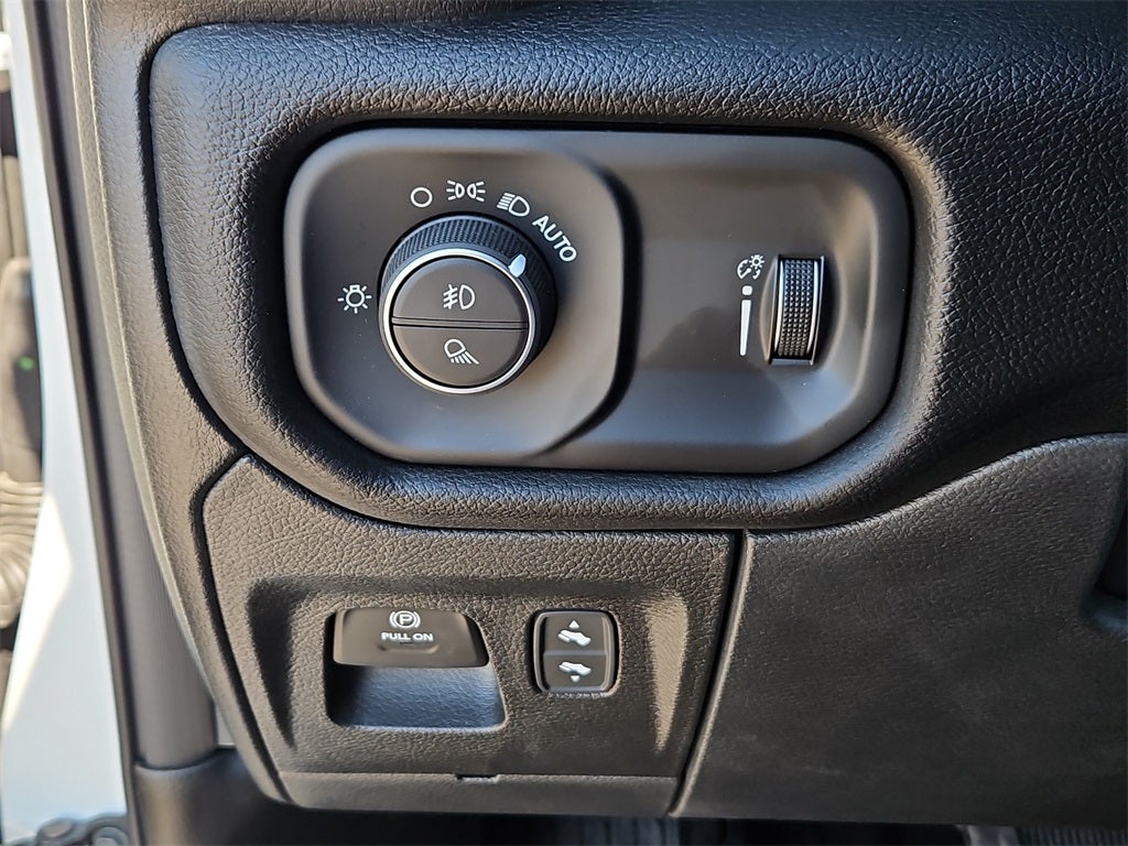 2025 RAM Ram 1500 RAM 1500 LONE STAR CREW CAB 4X2 5'7' BOX