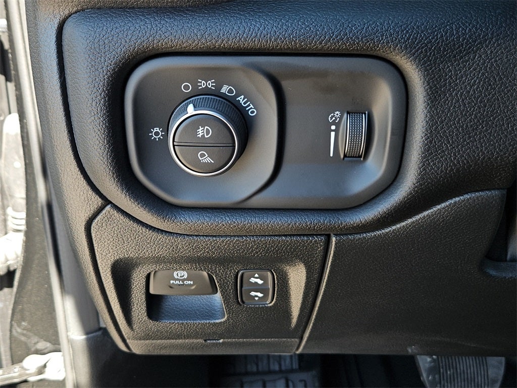 2025 RAM Ram 1500 RAM 1500 LONE STAR CREW CAB 4X2 5'7' BOX