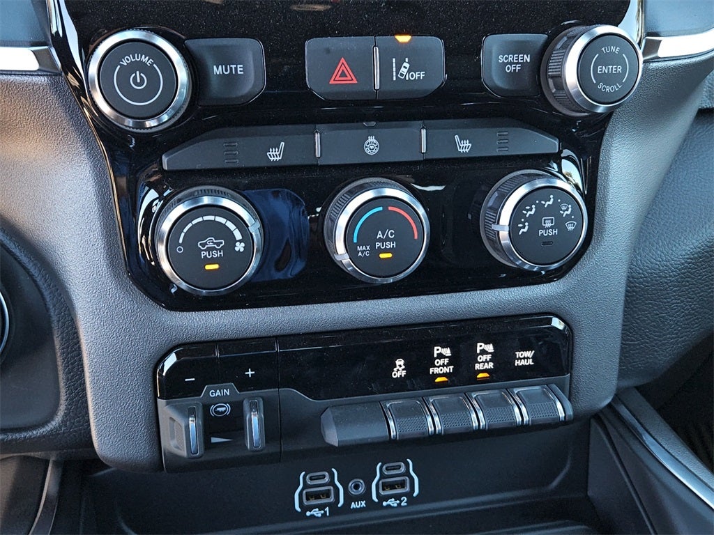 2025 RAM Ram 1500 RAM 1500 LONE STAR CREW CAB 4X2 5'7' BOX