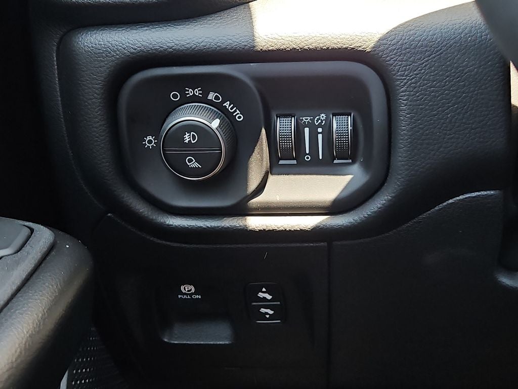 2026 RAM 1500 RAM 1500 LONE STAR CREW CAB 4X4 5'7' BOX