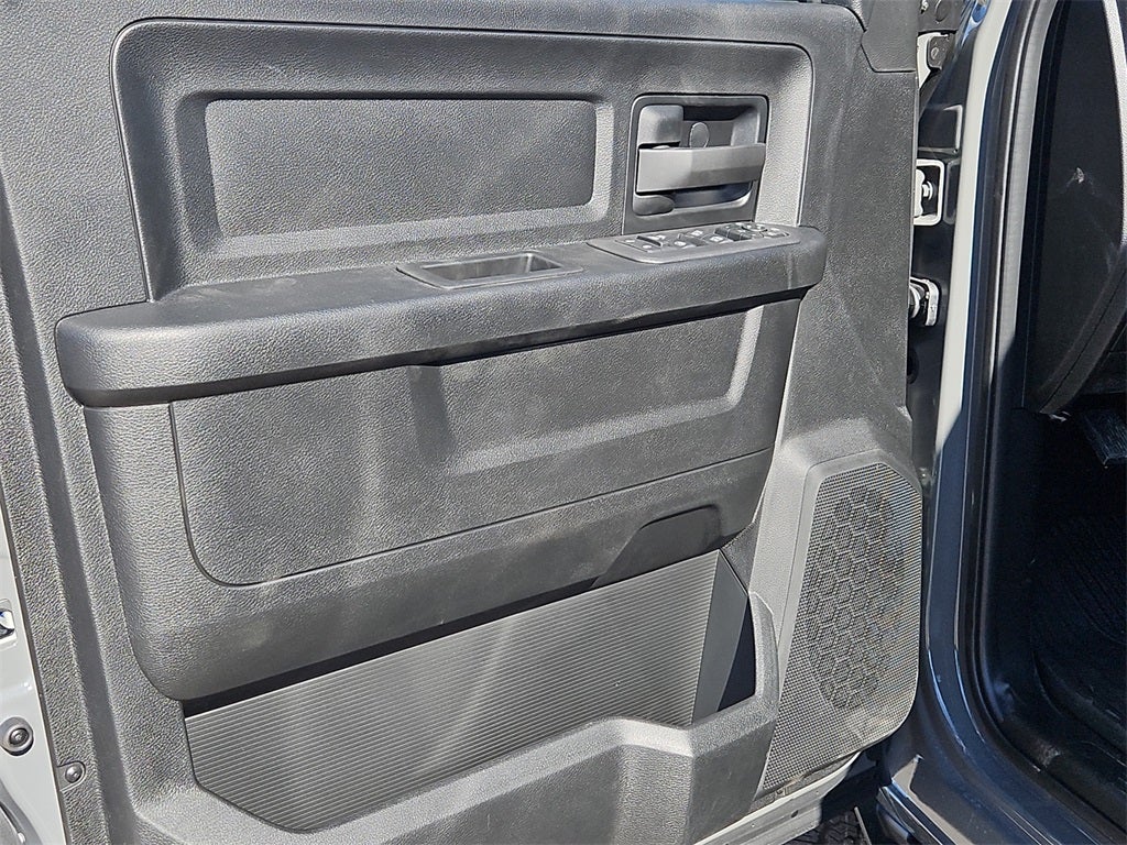 2026 RAM Ram 2500 RAM 2500 BLACK EXPRESS CREW CAB 4X4 6'4' BOX