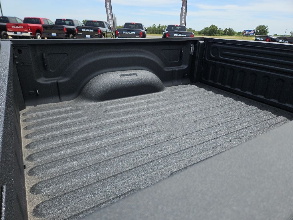 2026 RAM 2500 RAM 2500 BLACK EXPRESS CREW CAB 4X4 6'4' BOX