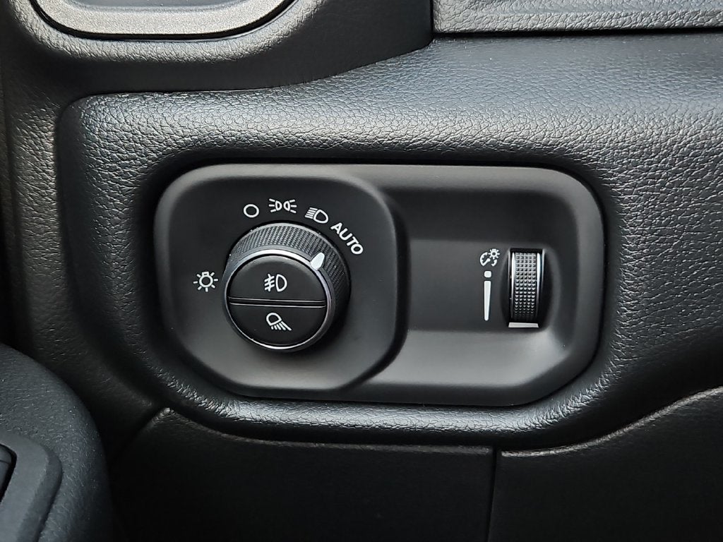 2027 RAM 2500 RAM 2500 TRADESMAN CREW CAB 4X4 8' BOX