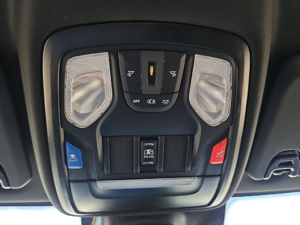 2027 RAM 2500 RAM 2500 TRADESMAN CREW CAB 4X4 8' BOX