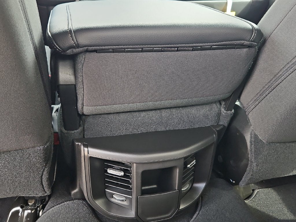 2027 RAM 2500 RAM 2500 TRADESMAN CREW CAB 4X4 8' BOX