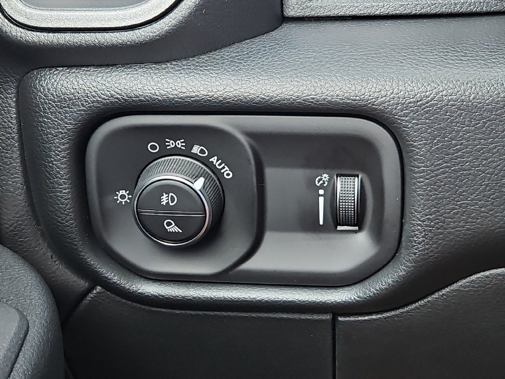 2027 RAM 2500 RAM 2500 TRADESMAN CREW CAB 4X4 8' BOX