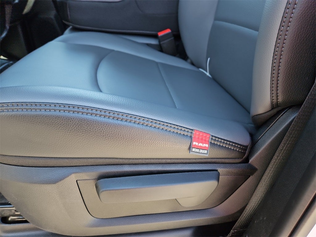 2026 RAM Ram 5500 Chassis Cab RAM 5500 TRADESMAN CHASSIS CREW CAB 4X4 84' CA