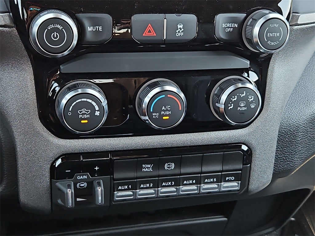 2026 RAM Ram 5500 Chassis Cab RAM 5500 TRADESMAN CHASSIS CREW CAB 4X4 84' CA