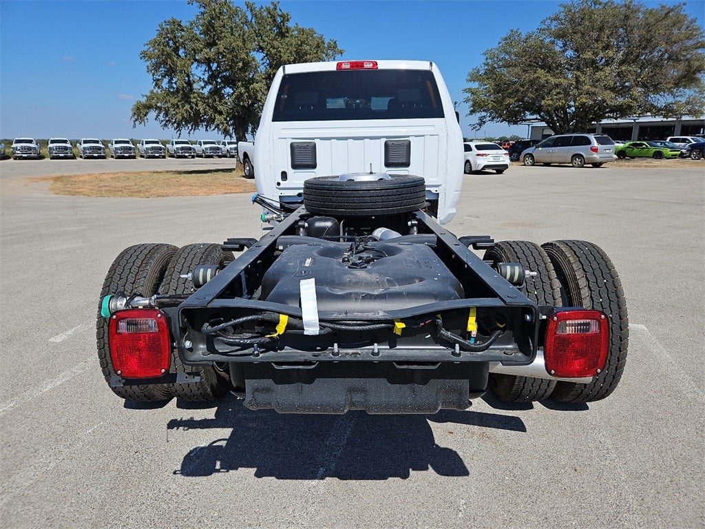 2026 RAM Ram 5500 Chassis Cab RAM 5500 TRADESMAN CHASSIS CREW CAB 4X4 84' CA