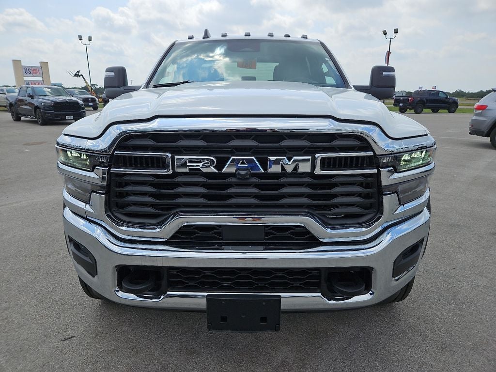 2026 RAM Ram 5500 Chassis Cab RAM 5500 TRADESMAN CHASSIS CREW CAB 4X4 84' CA