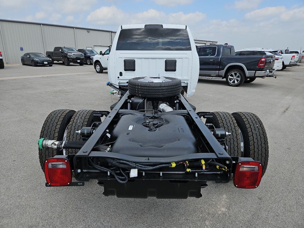 2026 RAM Ram 5500 Chassis Cab RAM 5500 TRADESMAN CHASSIS CREW CAB 4X4 84' CA