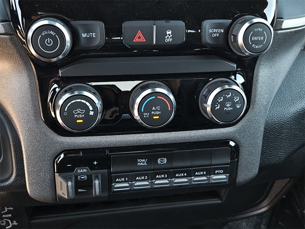 2026 RAM Ram 5500 Chassis Cab RAM 5500 TRADESMAN CHASSIS CREW CAB 4X4 84' CA