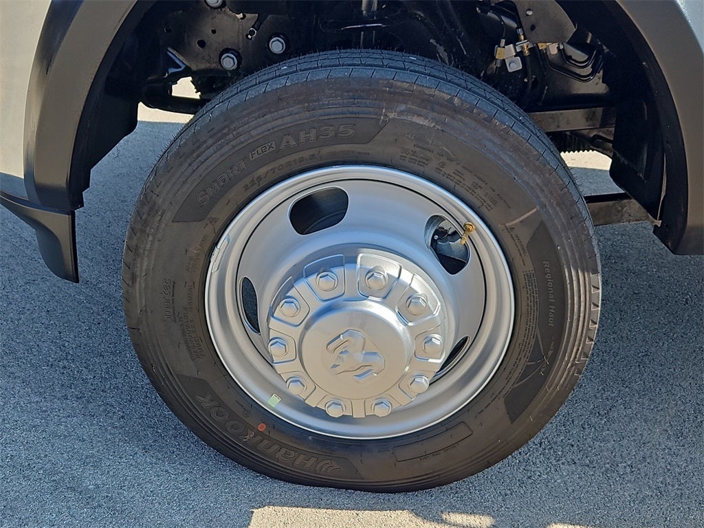 2026 RAM Ram 5500 Chassis Cab RAM 5500 TRADESMAN CHASSIS CREW CAB 4X4 84' CA