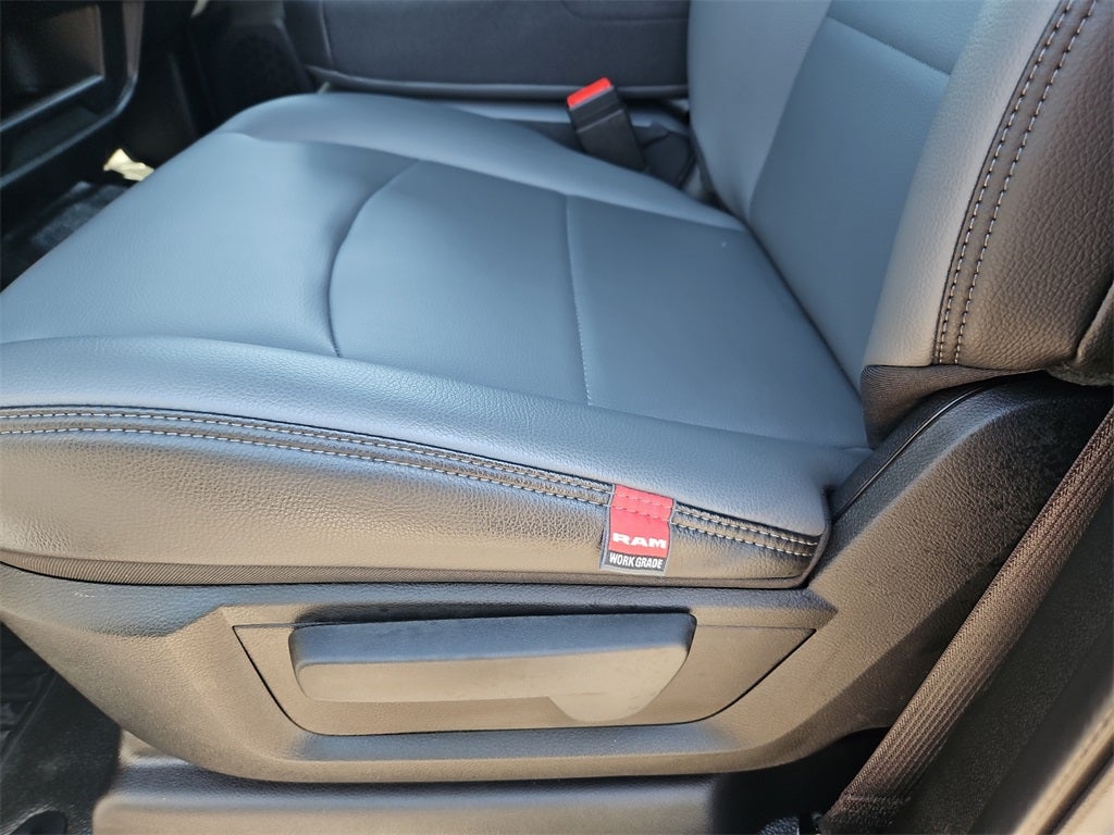 2026 RAM Ram 5500 Chassis Cab RAM 5500 TRADESMAN CHASSIS CREW CAB 4X4 84' CA