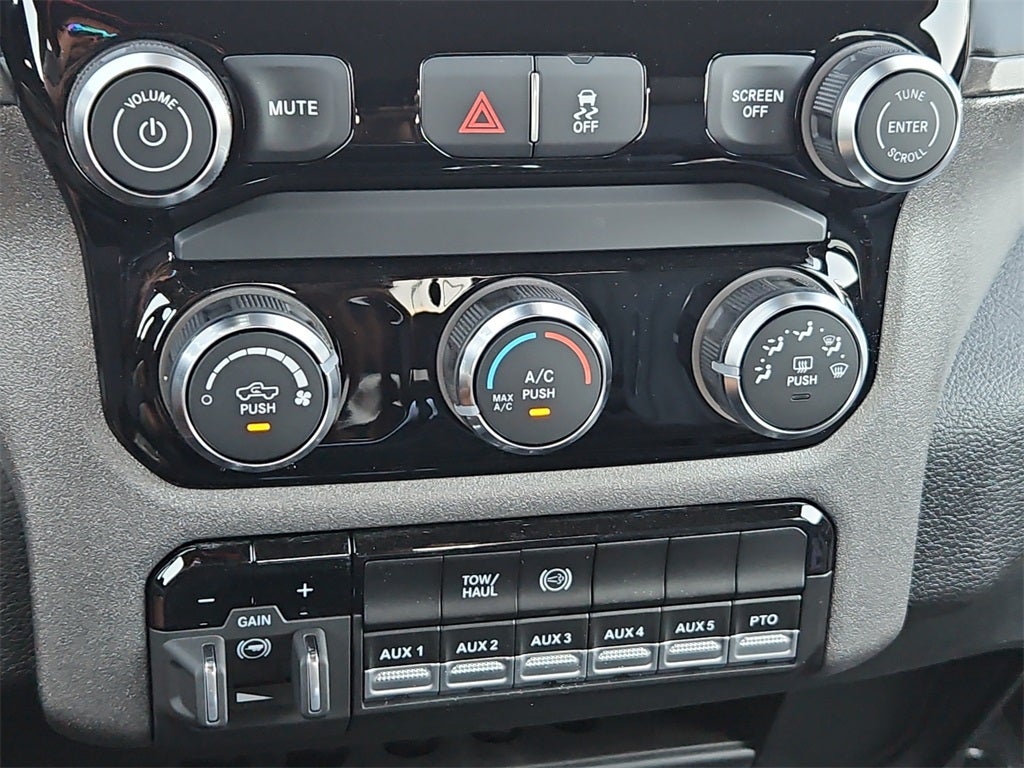 2026 RAM Ram 5500 Chassis Cab RAM 5500 TRADESMAN CHASSIS CREW CAB 4X4 84' CA