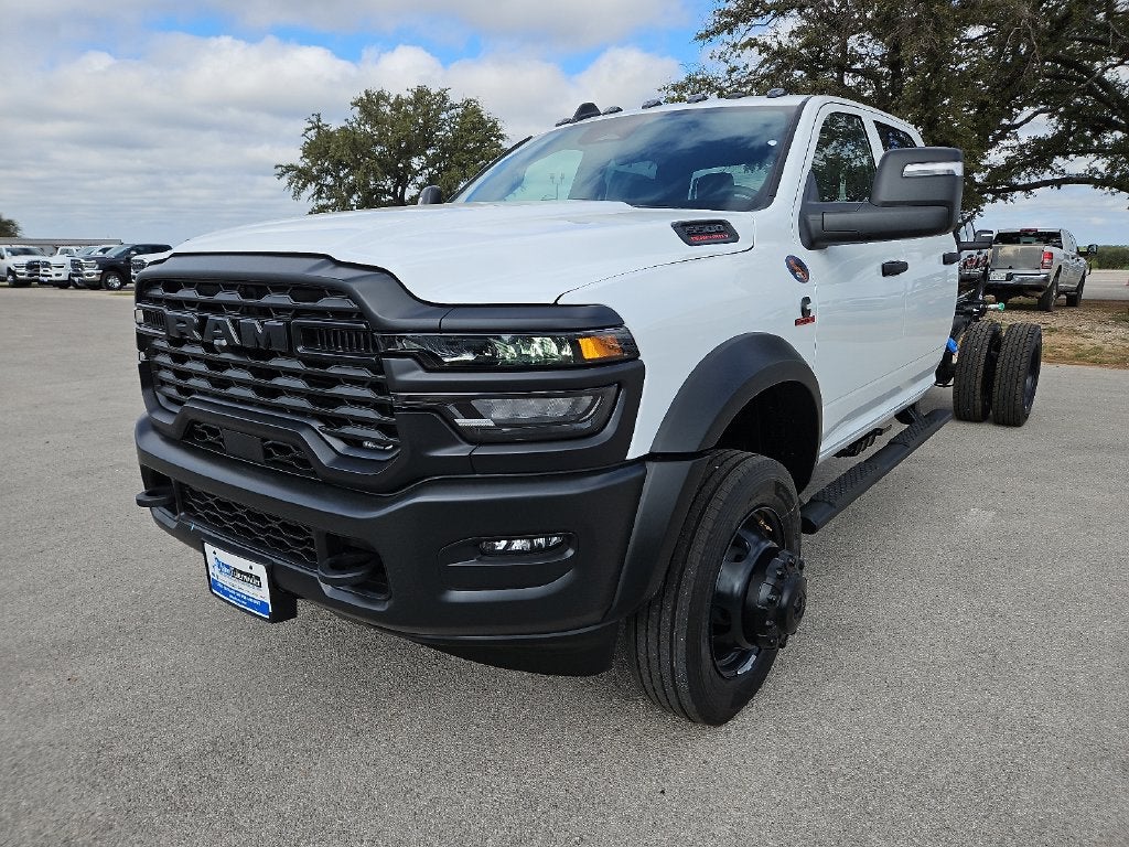 2027 RAM Ram 5500 Chassis Cab RAM 5500 TRADESMAN CHASSIS CREW CAB 4X4 84' CA