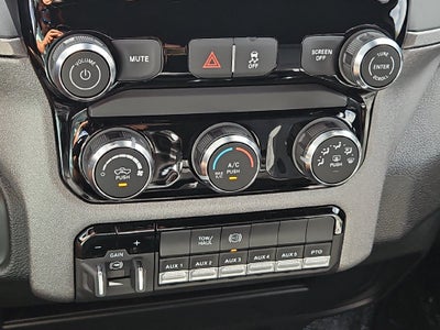 2027 RAM Ram 5500 Chassis Cab RAM 5500 TRADESMAN CHASSIS CREW CAB 4X4 84' CA