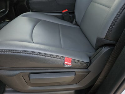 2026 RAM Ram 5500 Chassis Cab RAM 5500 TRADESMAN CHASSIS CREW CAB 4X4 84' CA