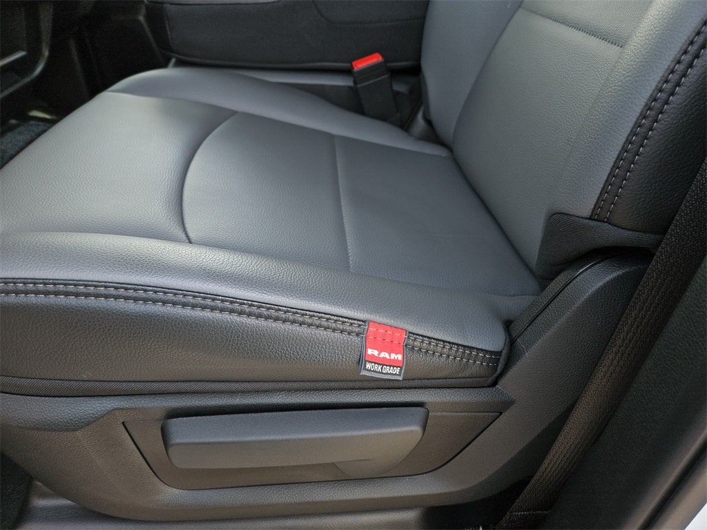 2026 RAM Ram 5500 Chassis Cab RAM 5500 TRADESMAN CHASSIS CREW CAB 4X4 84' CA