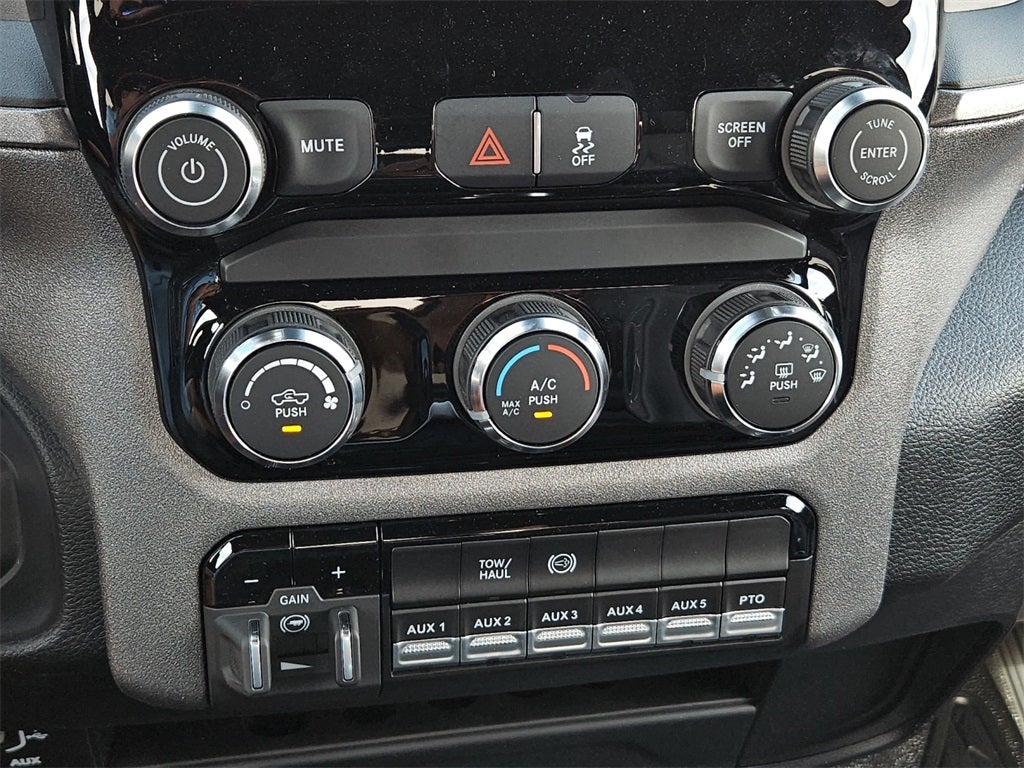 2026 RAM Ram 5500 Chassis Cab RAM 5500 TRADESMAN CHASSIS CREW CAB 4X4 84' CA