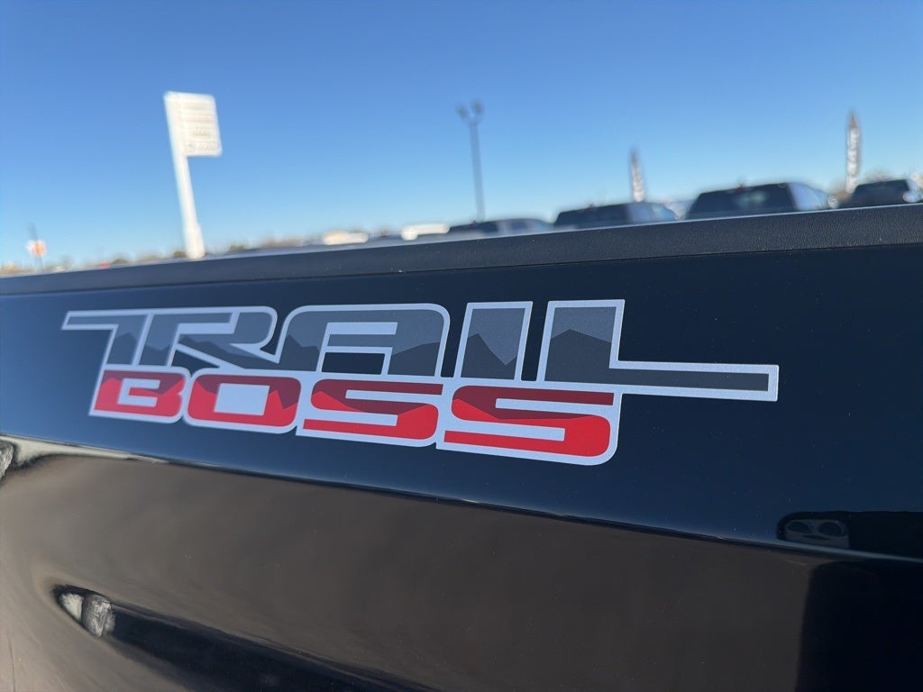2023 Chevrolet Silverado 1500 4WD Crew Cab Short Bed Custom Trail Boss
