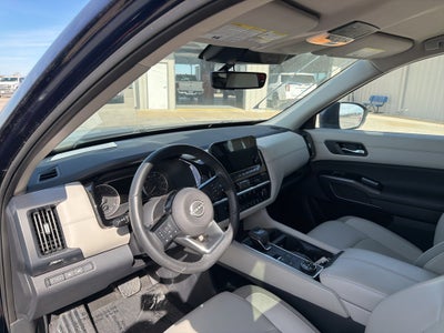 2023 Nissan Pathfinder SL 4WD
