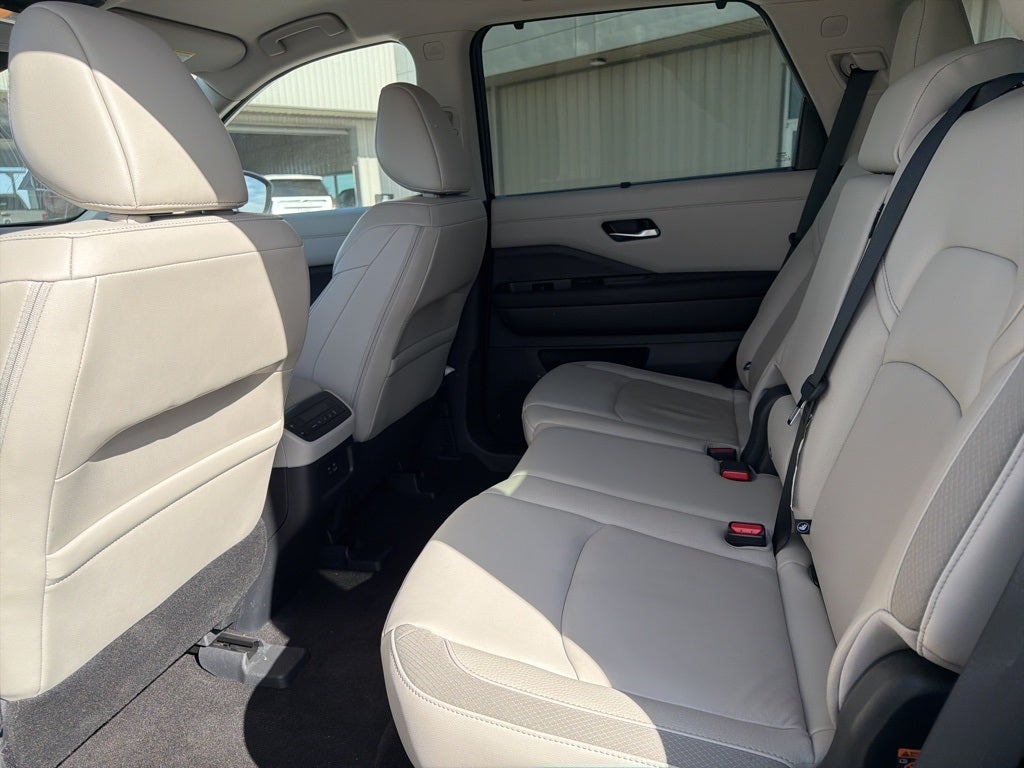 2023 Nissan Pathfinder SL 4WD