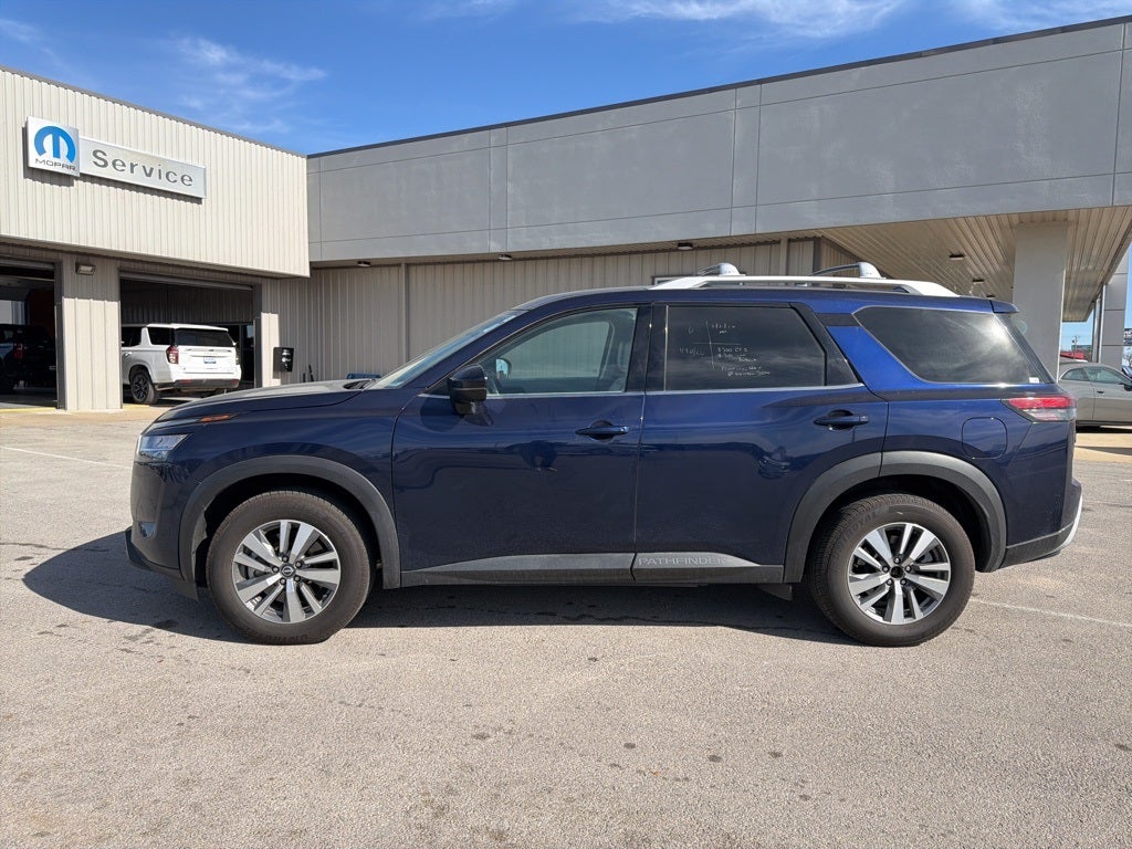 2023 Nissan Pathfinder SL 4WD