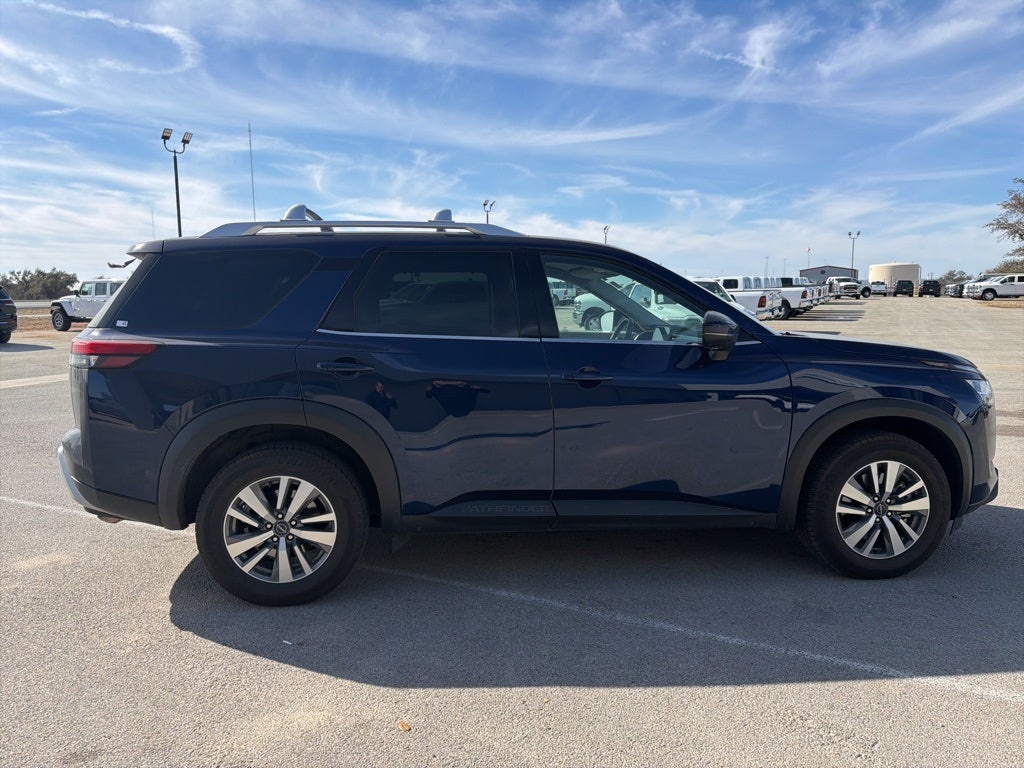 2023 Nissan Pathfinder SL 4WD