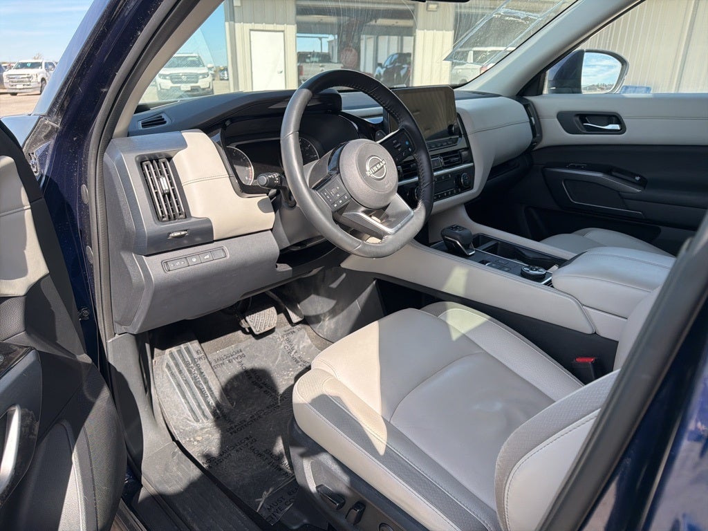 2023 Nissan Pathfinder SL 4WD