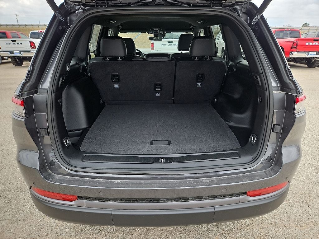 2026 Jeep Grand Cherokee Laredo