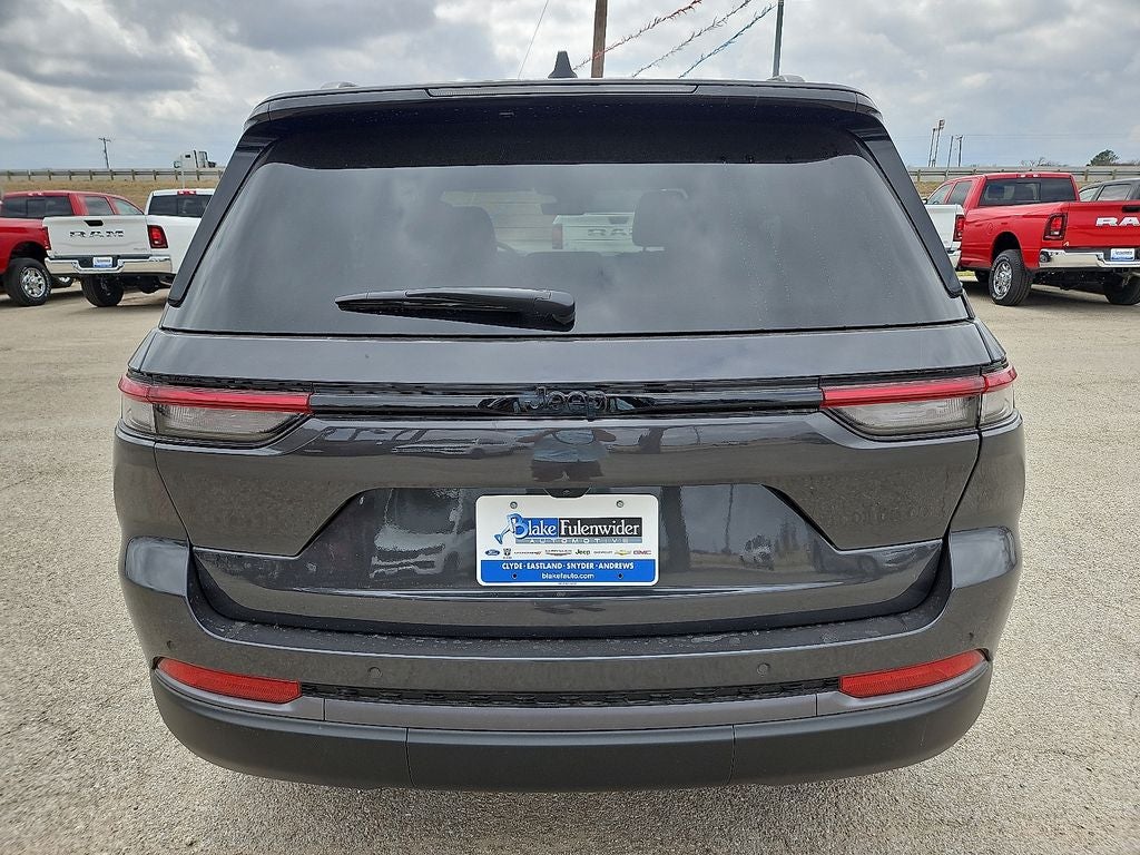 2026 Jeep Grand Cherokee Laredo