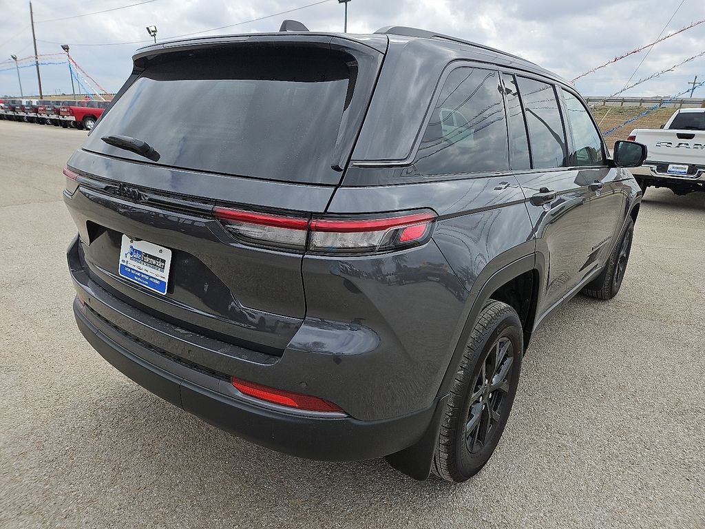 2026 Jeep Grand Cherokee Laredo