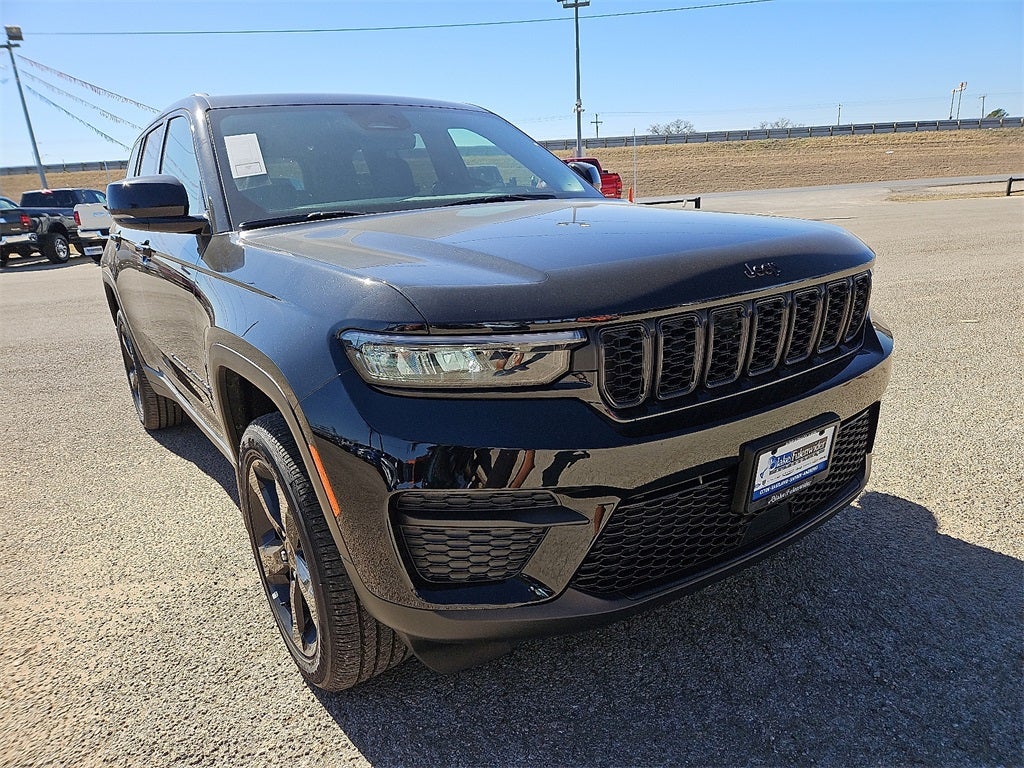 2025 Jeep Grand Cherokee Laredo